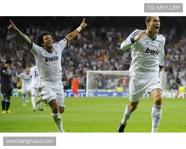 费耶诺德队在新赛季展现强大团队结构，表现稳健值得关注。