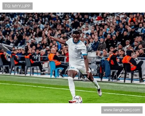 奥雷利安·楚阿梅尼：连续入选法甲最佳阵容打出统治表现