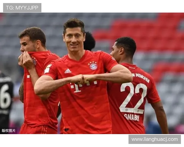 莱万多夫斯基与历史顶级中锋对比：是否已进入历史级行列